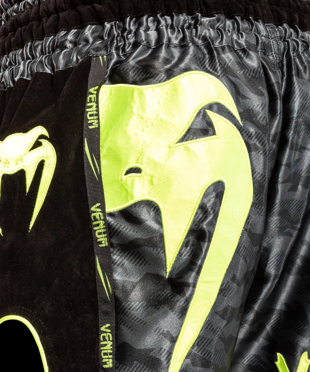 Short de Muay Thai Venum Giant Camo - Noir/Jaune – Image 5