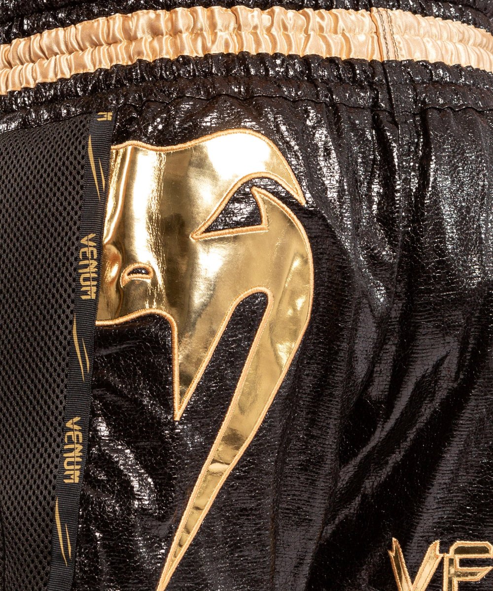 Short de Muay Thai Venum Giant Foil - Noir/Or – Image 5
